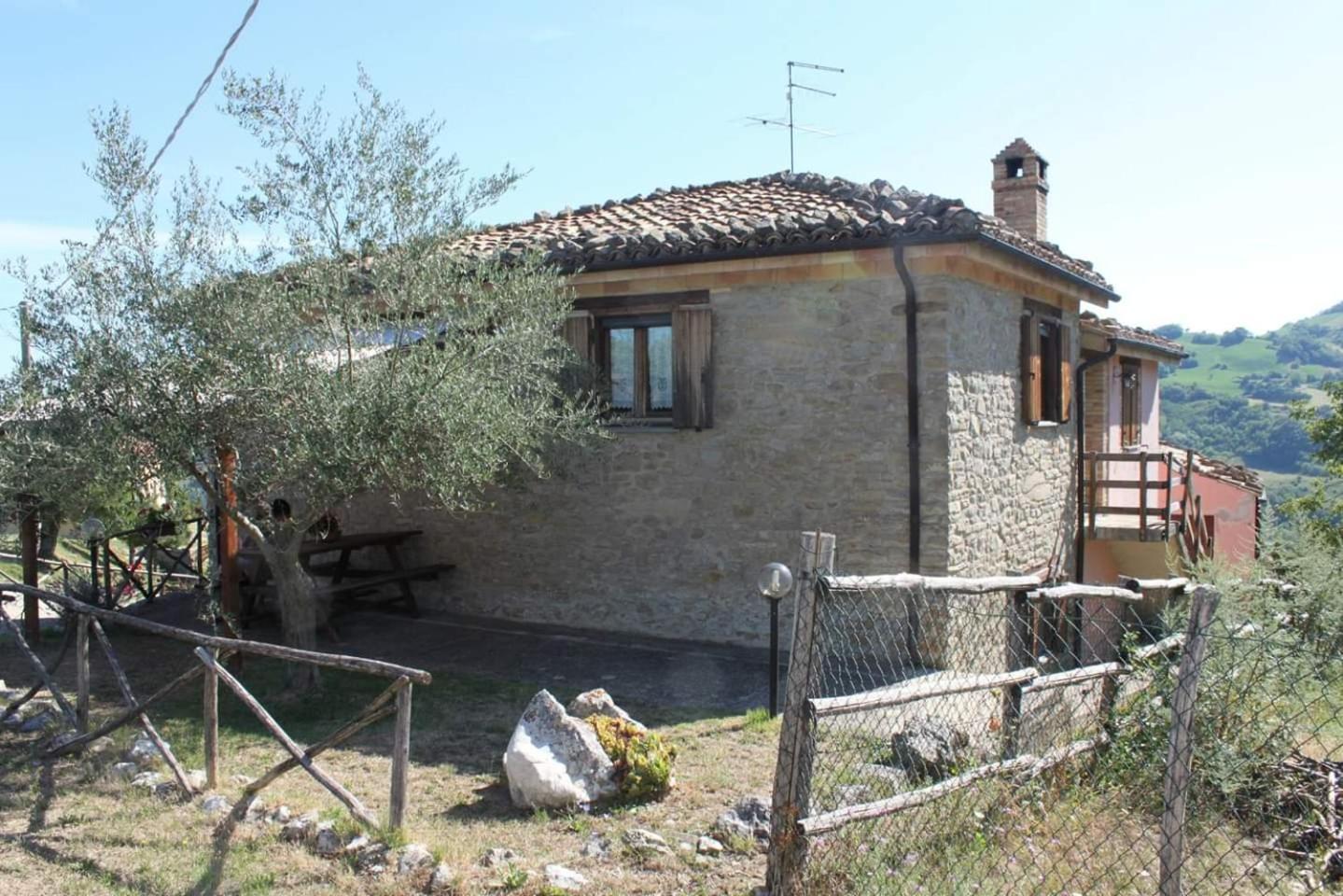 La Via Del Parco Villa Arsita Bagian luar foto