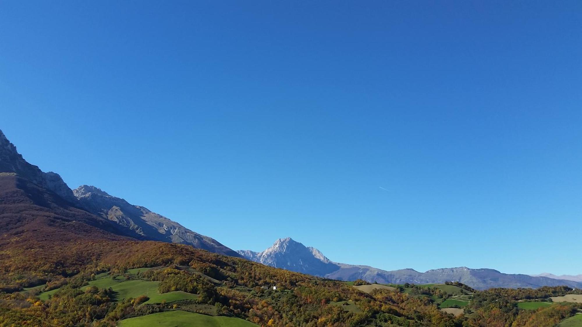 La Via Del Parco Villa Arsita Bagian luar foto