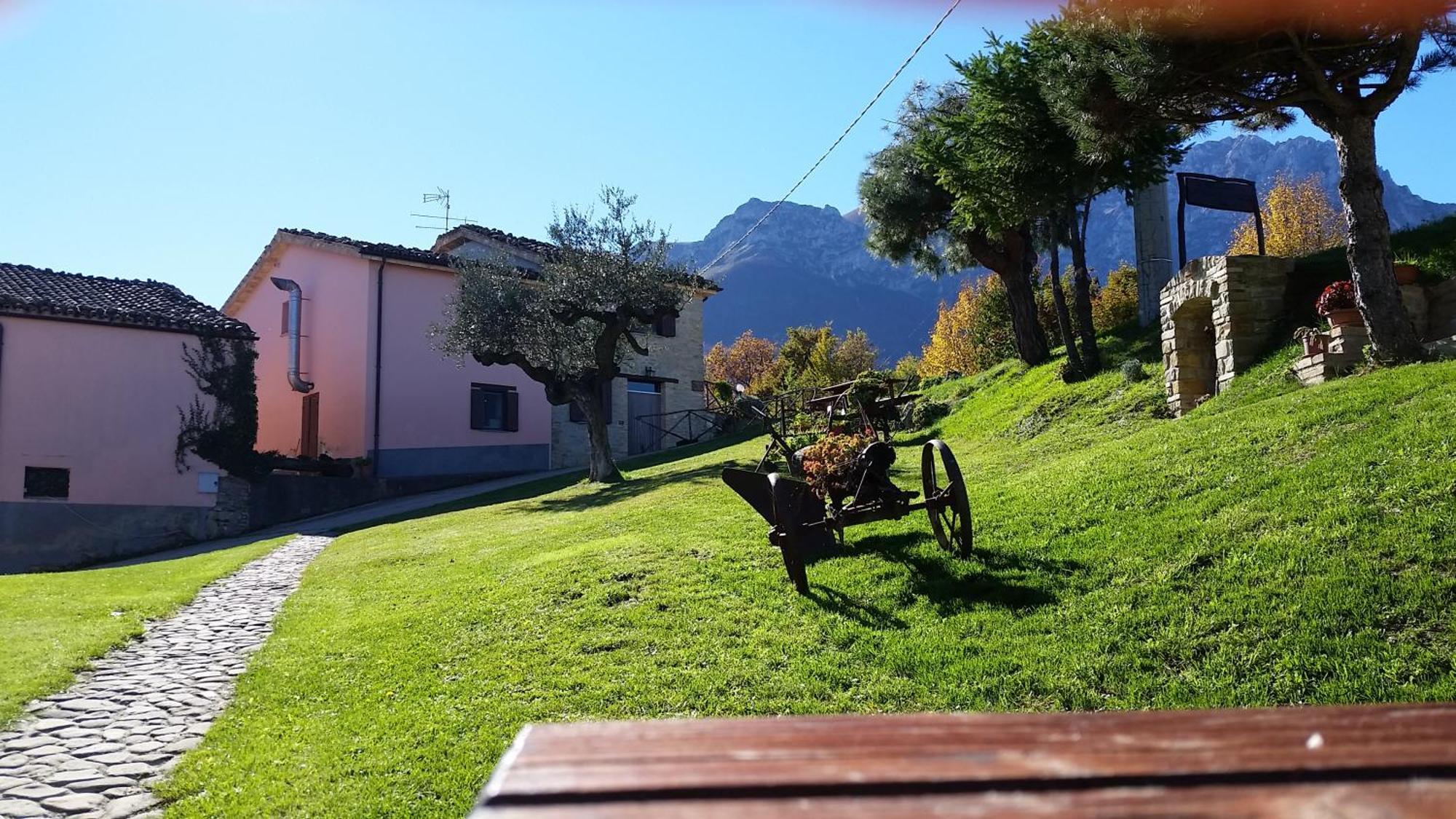 La Via Del Parco Villa Arsita Bagian luar foto