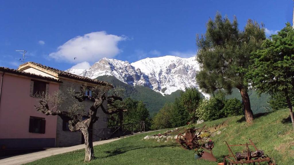 La Via Del Parco Villa Arsita Bagian luar foto